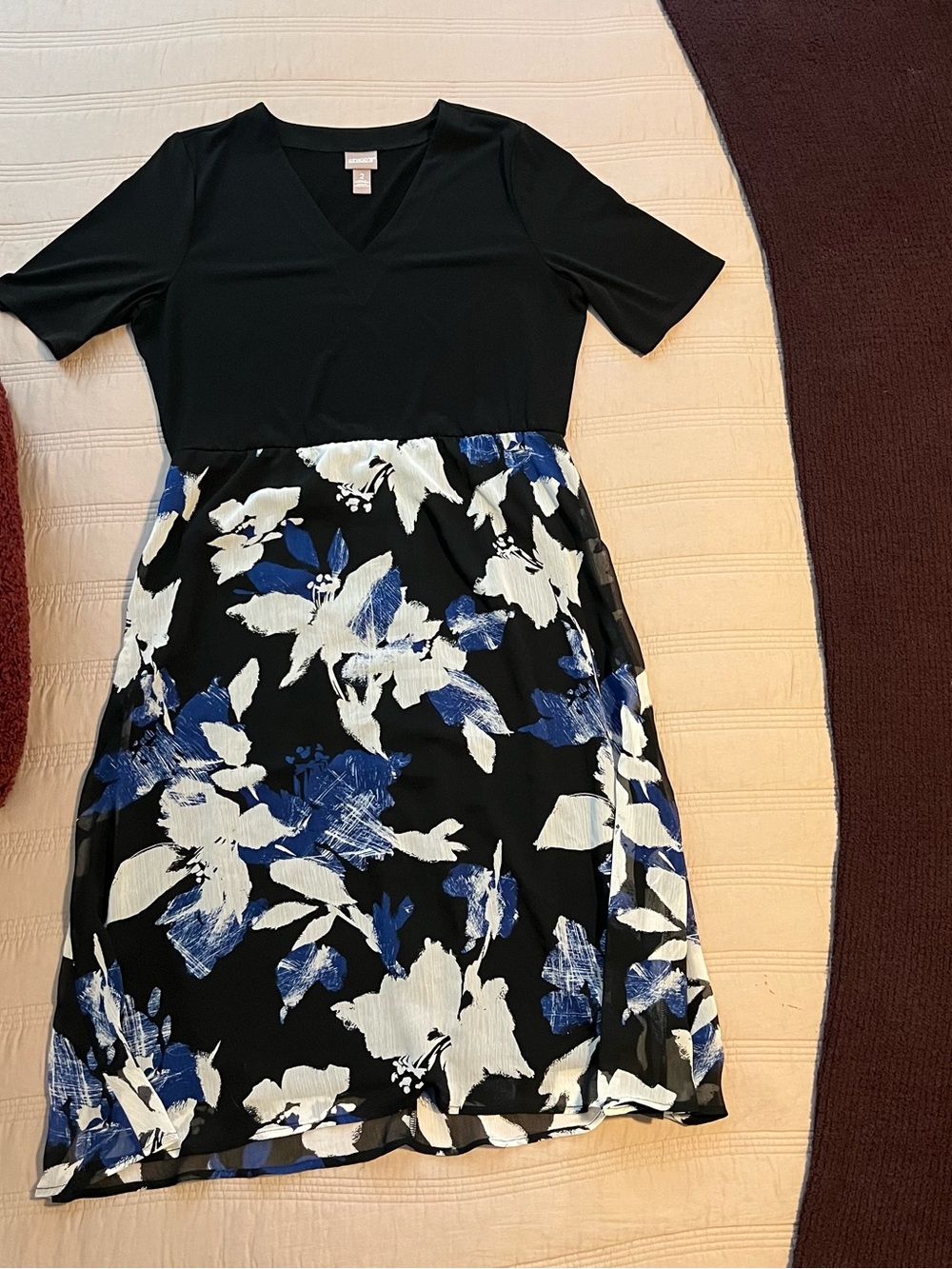 Chico's Black VNeck Dress Blue Ivory Floral Skirt Stretch Elevated Casual Chic 2